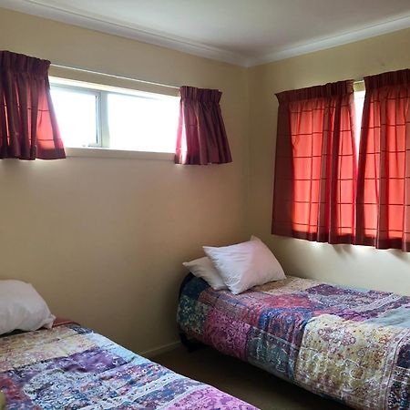 Korimako Ridge - Lake Hawea Holiday Home Luaran gambar