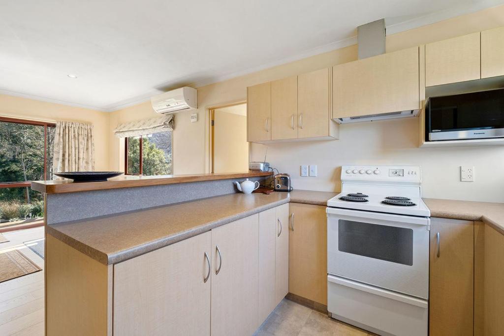 Korimako Ridge - Lake Hawea Holiday Home Luaran gambar