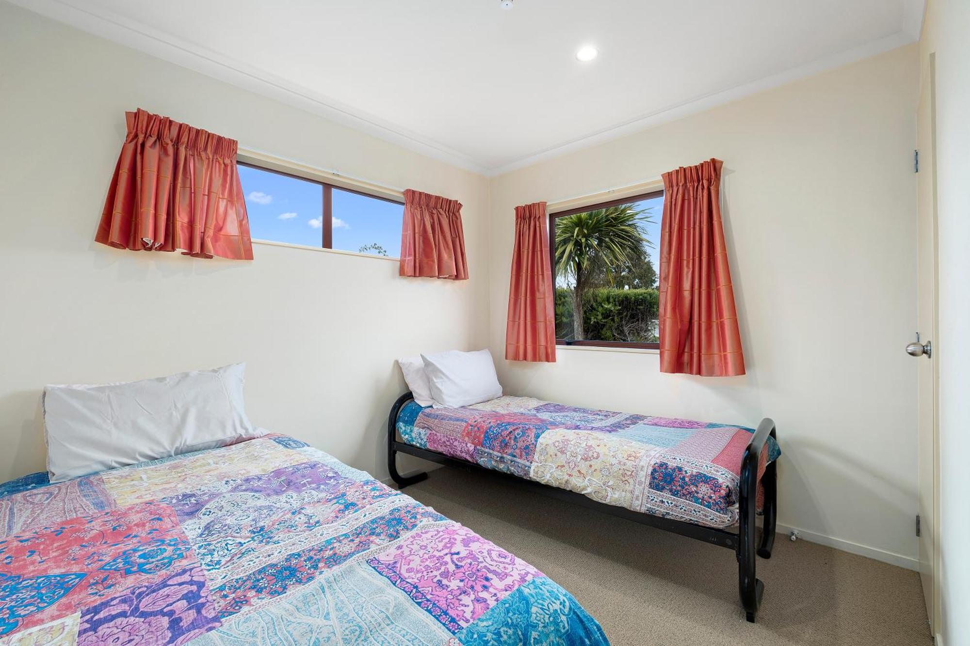 Korimako Ridge - Lake Hawea Holiday Home Luaran gambar